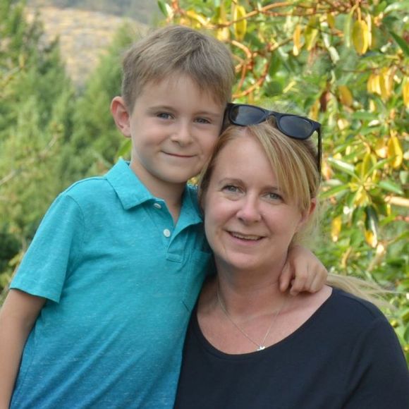 Meet your Posher, Julie - Picture 1 of 1